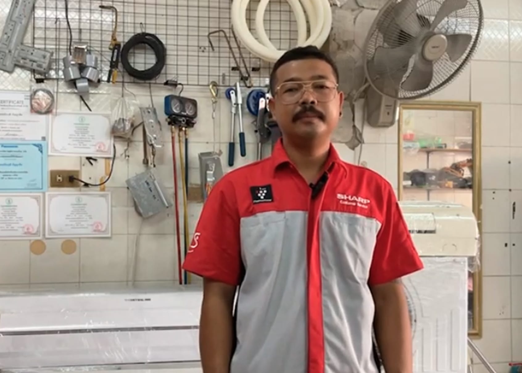 นักศึกษาคอร์สช่างเครื่องทำความเย็นและปรับอากาศ