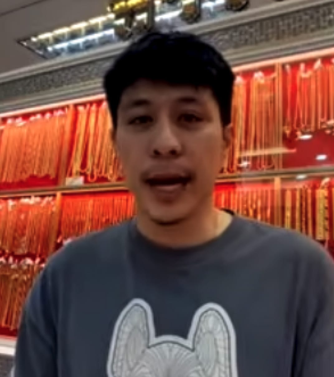 นักศึกษาคอร์สการทำตัวเรือนเครื่องประดับ