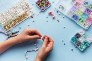 ร้อยลูกปัด (จันทร์ – ศุกร์) 80 ชั่วโมง