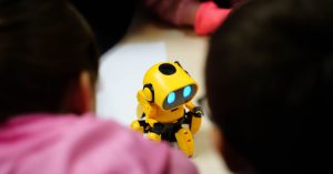 การออกแบบและประยุกต์ใช้หุ่นยนต์ขนาดเล็ก