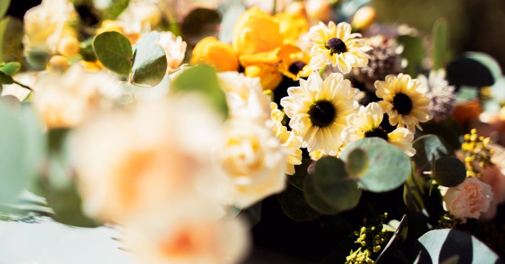 งานจัดดอกไม้ ใบตองและแกะสลัก