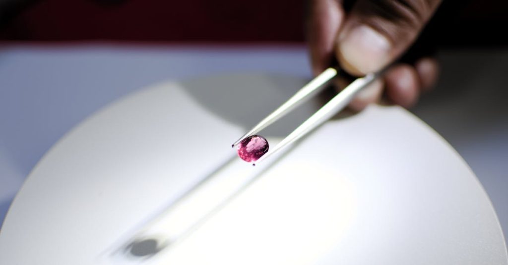 การตรวจสอบและวิเคราะห์อัญมณี