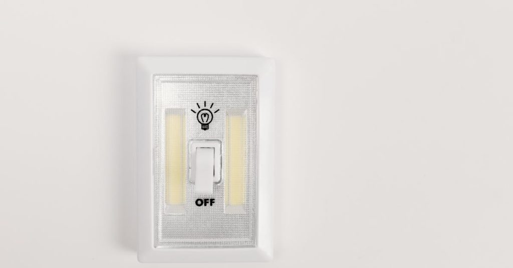 งานติดตั้งและออกแบบระบบควบคุมอุปกรณ์ไฟฟ้าด้วย Internet of Things