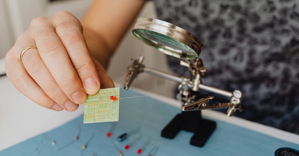 ซ่อมแซมและดัดแปลงเสื้อผ้า