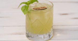 พนักงานผสมเครื่องดื่ม