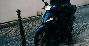 ช่างบริการรถมอเตอร์ไซค์ไฟฟ้า