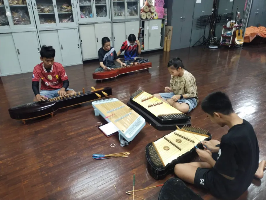 ดนตรีไทย (เครื่องสาย)