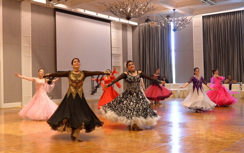 ไลน์แดนซ์และบาสโลบ