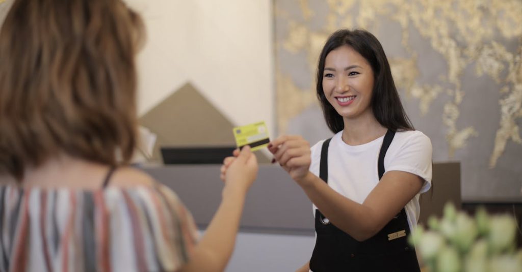 พนักงานแคชเชียร์ยุคใหม่เพื่อการบริการอย่างเป็นเลิศ